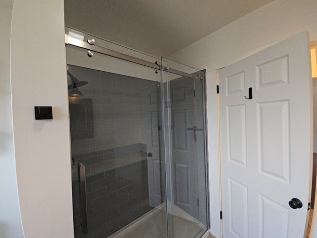Building Photo - Beautifully remodeled 2BD/1BA Scotia home