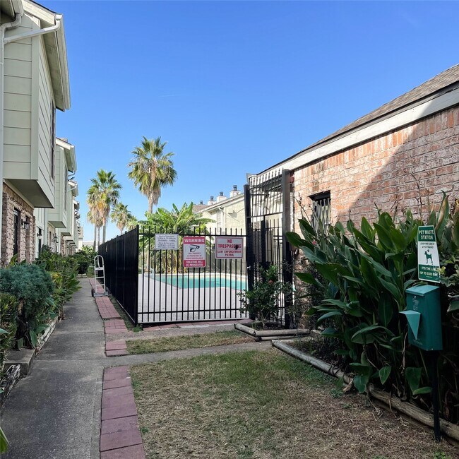 Building Photo - 8718 Victorian Village Dr