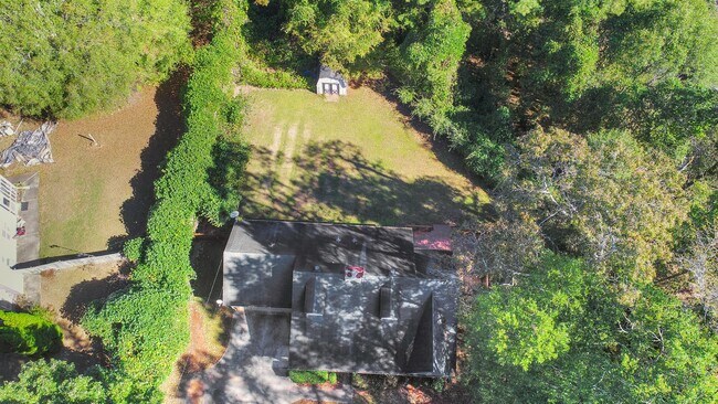 Building Photo - Charming 3BR/2BA Ranch Home with Spacious Backyard & Deck!