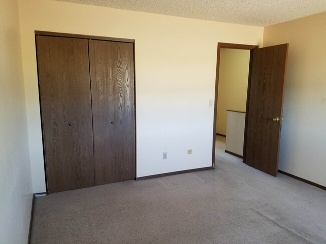 Building Photo - Townhome with 2 bedrooms, 1.5 bath - Avail...
