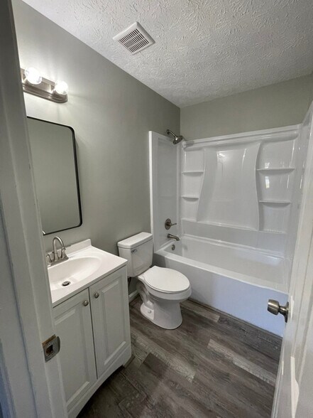 Building Photo - 45 Dawn Ln