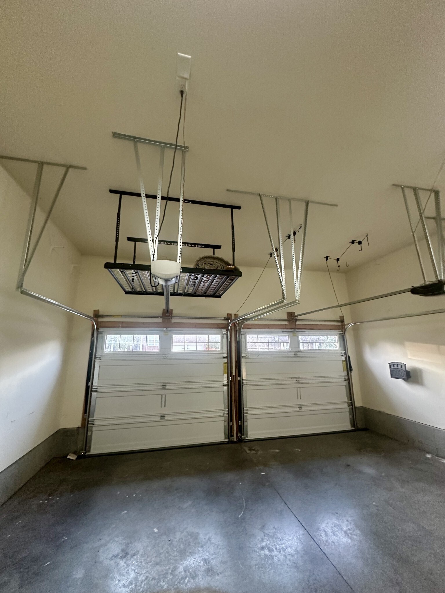 Building Photo - 402 Valley Spring Dr