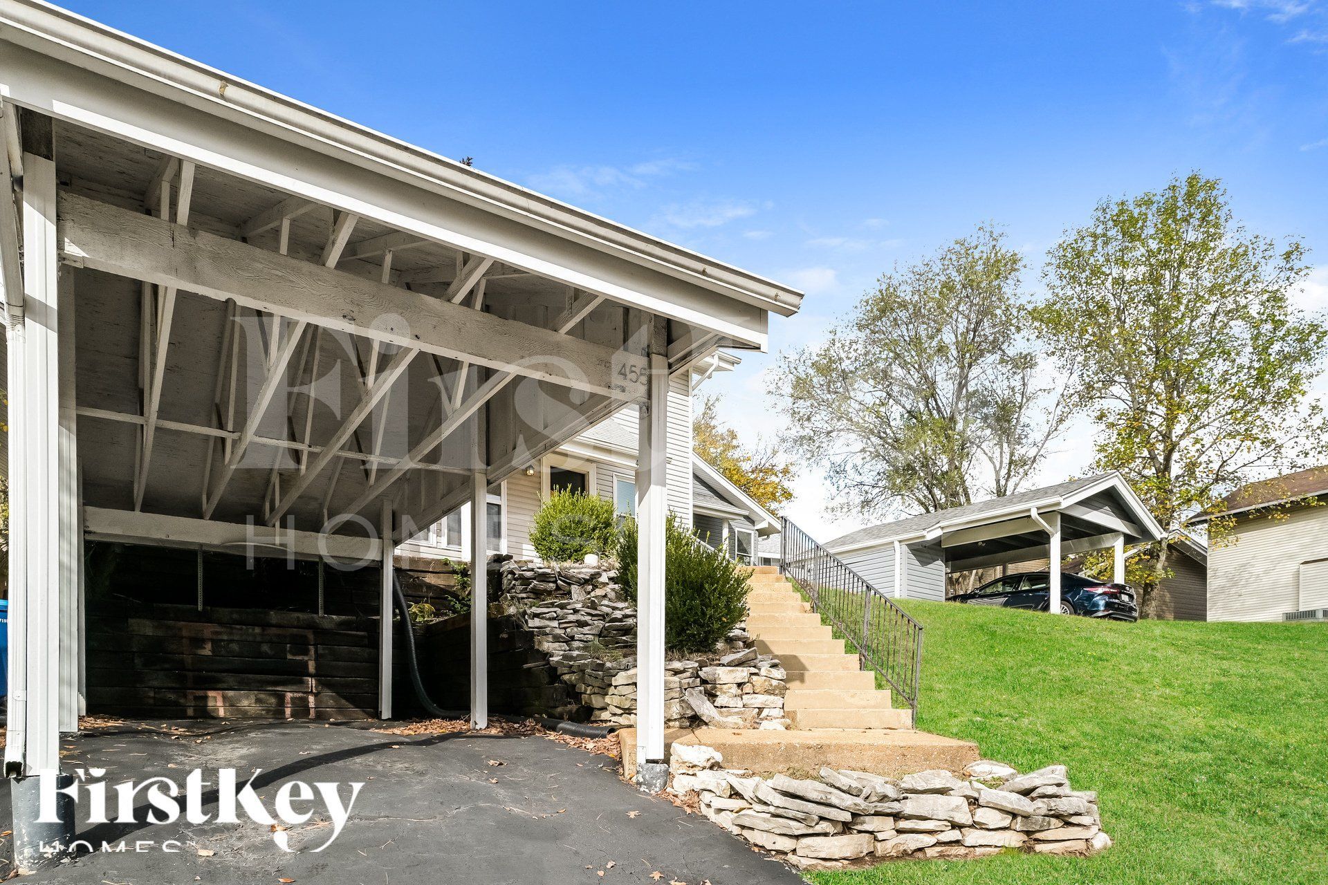 Building Photo - 455 Down Hill Dr