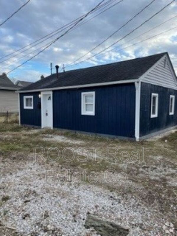 Building Photo - 833 Clarendon Ave