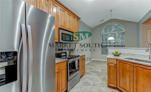 Building Photo - *APPLICATION PENDING!* Beautiful Home in B...