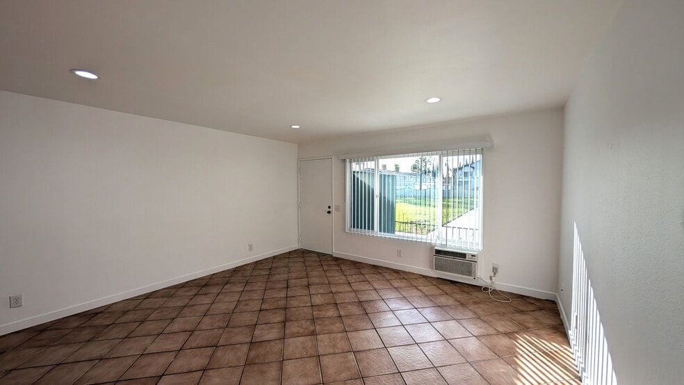 Building Photo - 1422 Peckham St