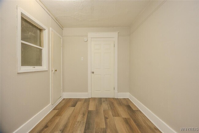 Building Photo - 2253 Niagara St