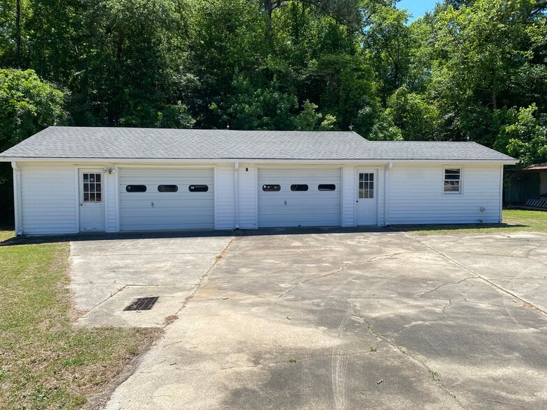 Building Photo - 5829 Shiloh Church Rd