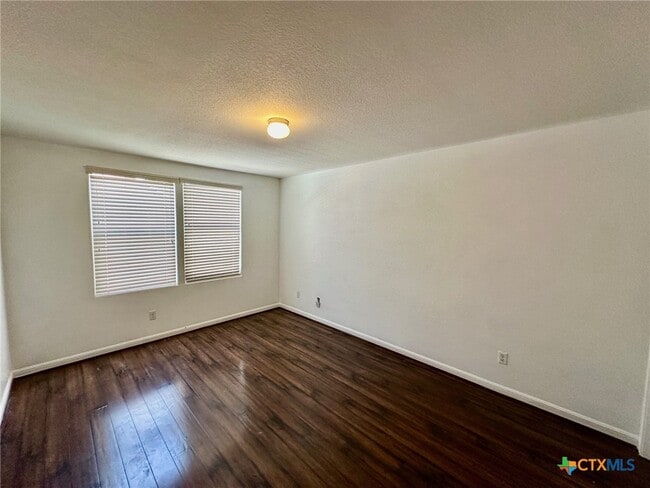 Building Photo - 135 Rush Haven
