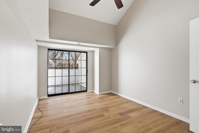 Building Photo - 1647 Carriage House Terrace