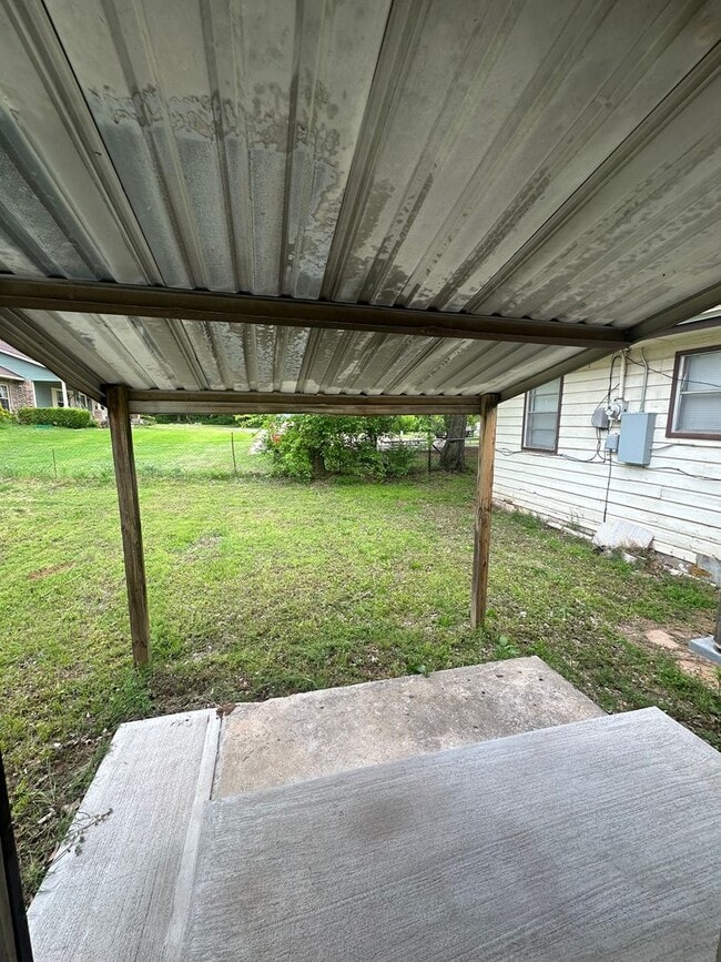 Building Photo - 4 Bed, 2 Bath, 2 dInng, 2 Living