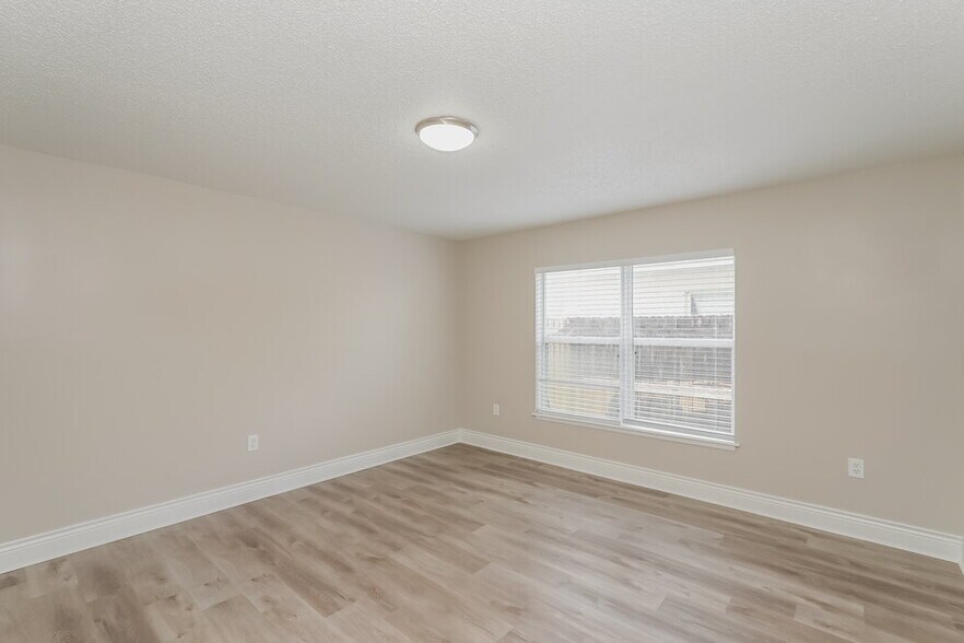 Building Photo - 12726 Kings Lake Dr