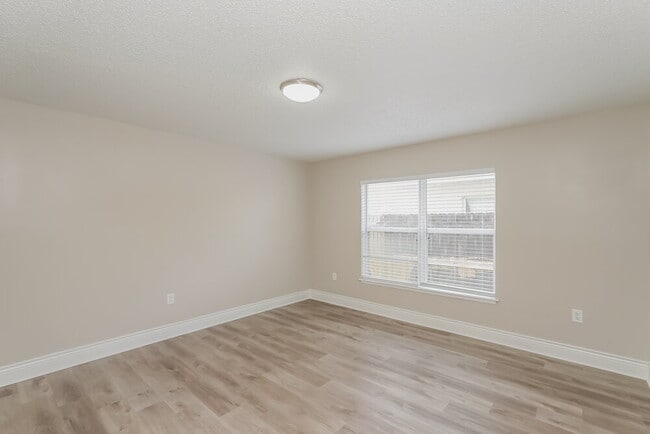 Building Photo - 12726 Kings Lake Dr