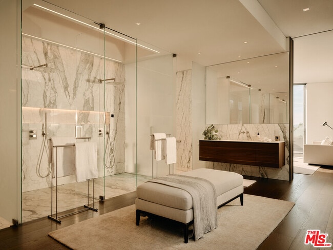 Building Photo - 9344 Nightingale Dr