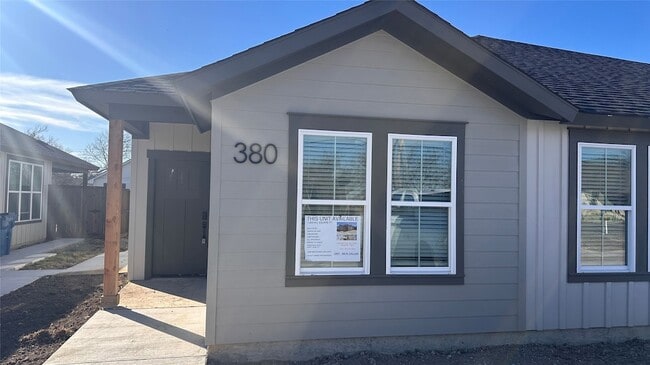 Building Photo - 380 N Dallas St