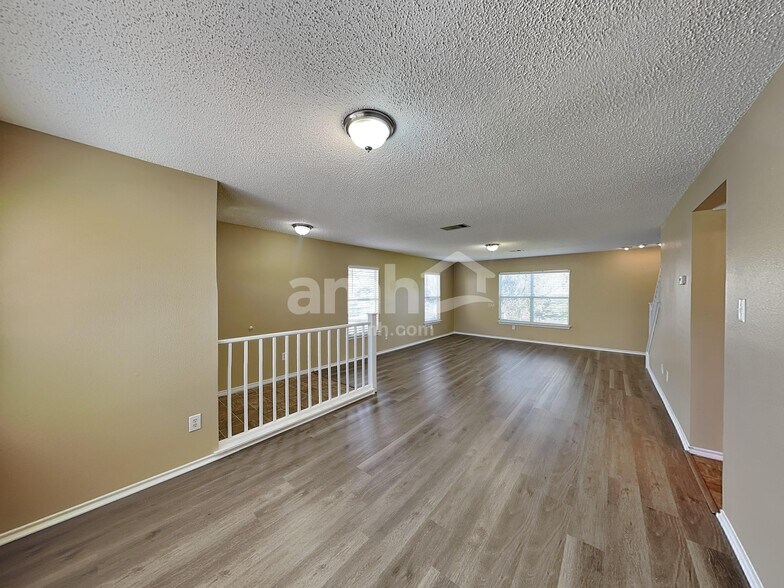 Building Photo - 2707 Vinson Ct