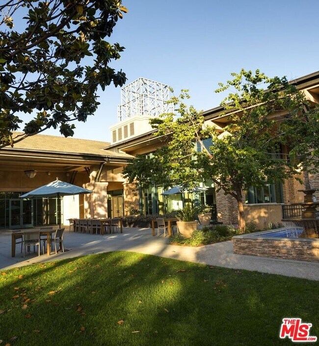 Building Photo - 7100 Playa Vista Dr