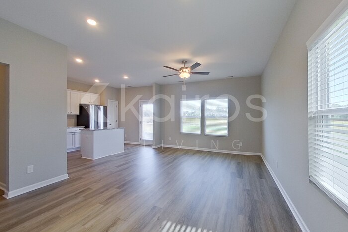 Building Photo - 928 Silent Barge Cv