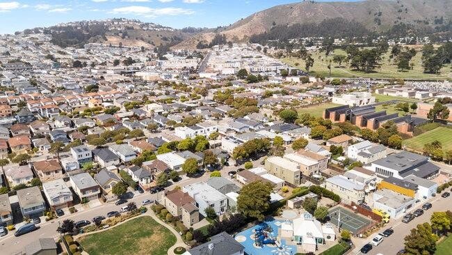 Building Photo - 448 E St