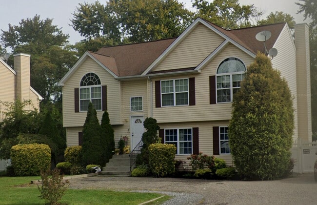 Building Photo - 87 3rd Ave