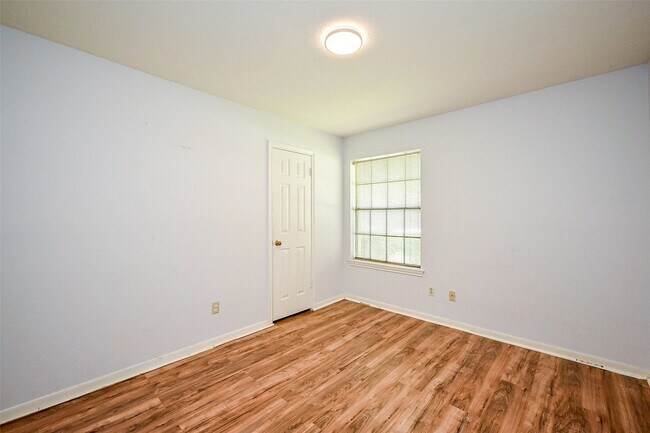 Building Photo - 14431 Royal Hill Dr