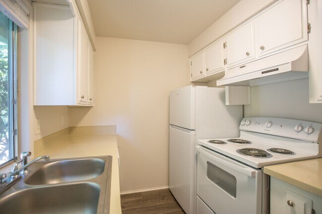 Building Photo - SWINGWOOD