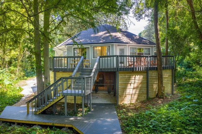 Building Photo - 5130 River Bluff Ln