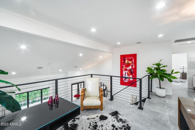 Building Photo - 8618 N Timberlane Dr