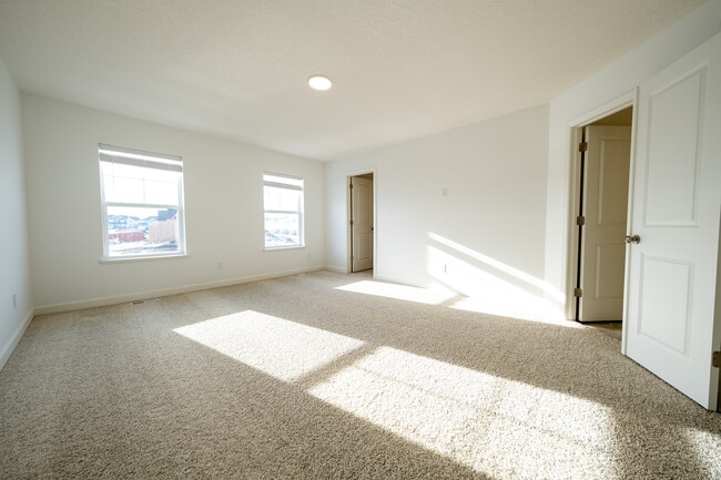 Building Photo - 2255 Tyrone Dr