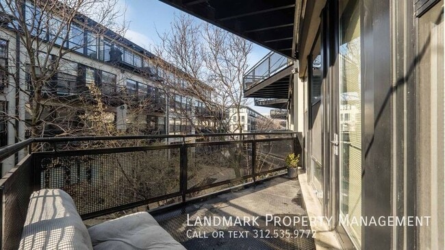 Building Photo - 1069 W 14th Pl