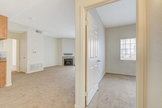 Building Photo - Beautiful 2 Bedroom 2 Full Bath Condo