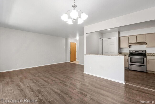 Building Photo - 8657 Kennedy Cir N