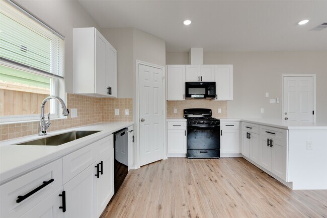 Building Photo - 8202 Homewood Ln