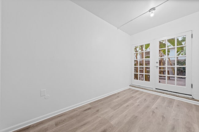 Building Photo - 6067 Lexington Ave