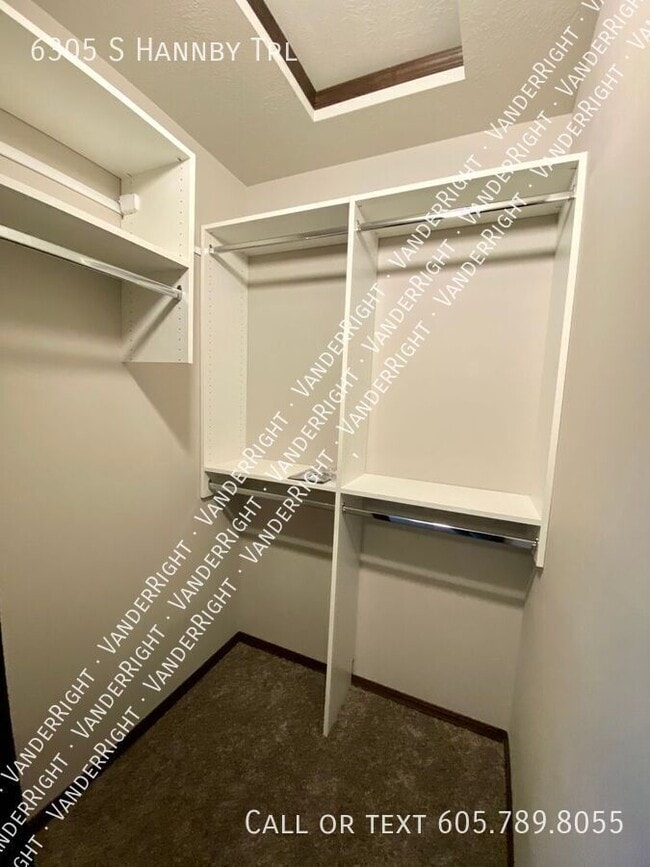 Building Photo - 6305 S Hannby Trl