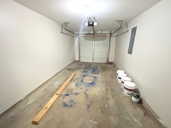 Building Photo - New Move In Special-$300 off first month's rent. Move In Ready Home in Prime Madison Location!