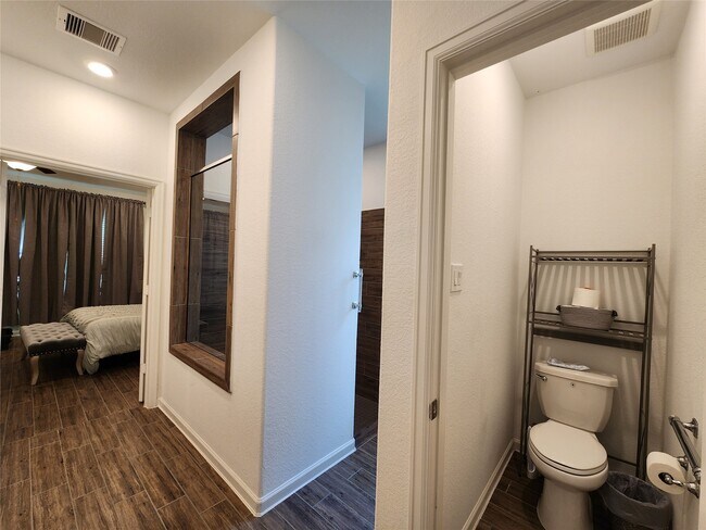 Building Photo - 14007 Hartford Heights Wy