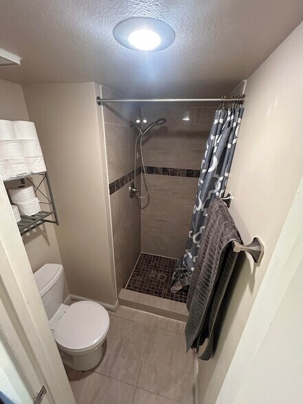 Building Photo - 1504 W La Jolla Dr