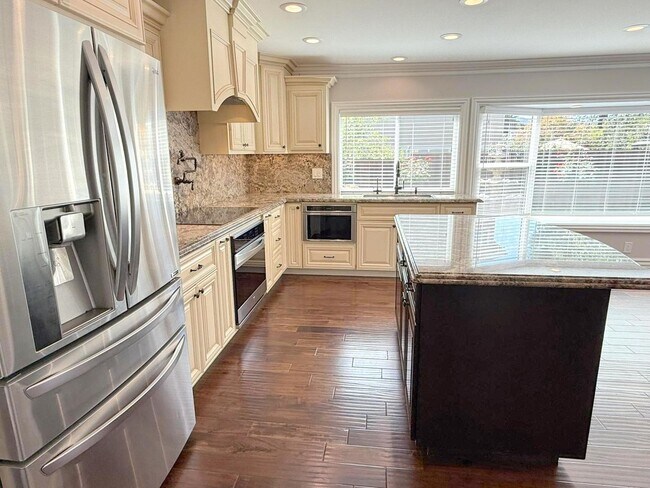 Building Photo - Highly upgraded ! Two Story Home With Prim...