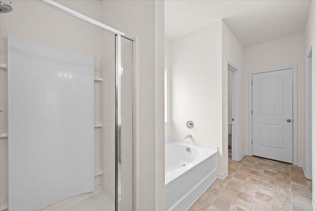 Building Photo - 1407 Red Hill Dr