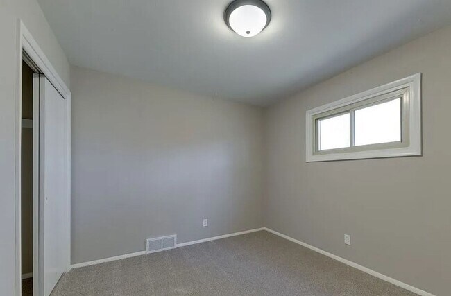 Building Photo - Adorable 4 Bedroom in Haysville!