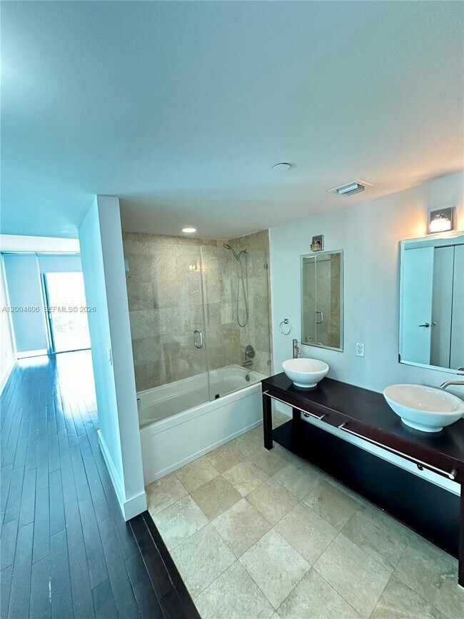 Building Photo - 350 S Miami Ave