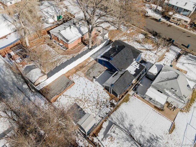 Building Photo - For Rent – Renovated 3 Bedroom Bungalow in Englewood