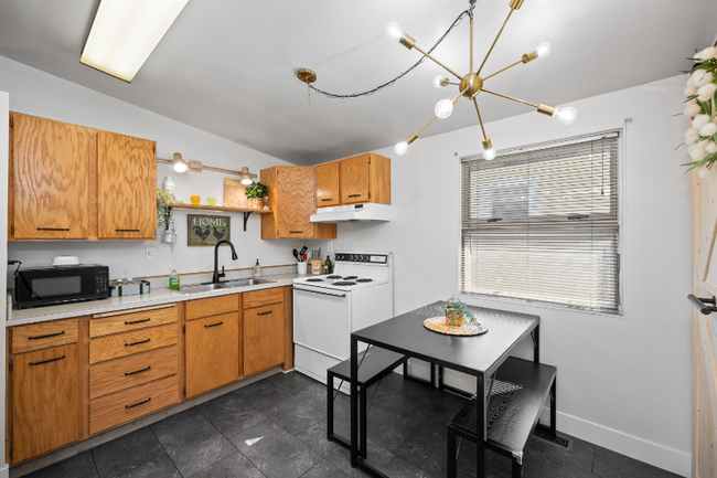 Building Photo - 943 N 7th St