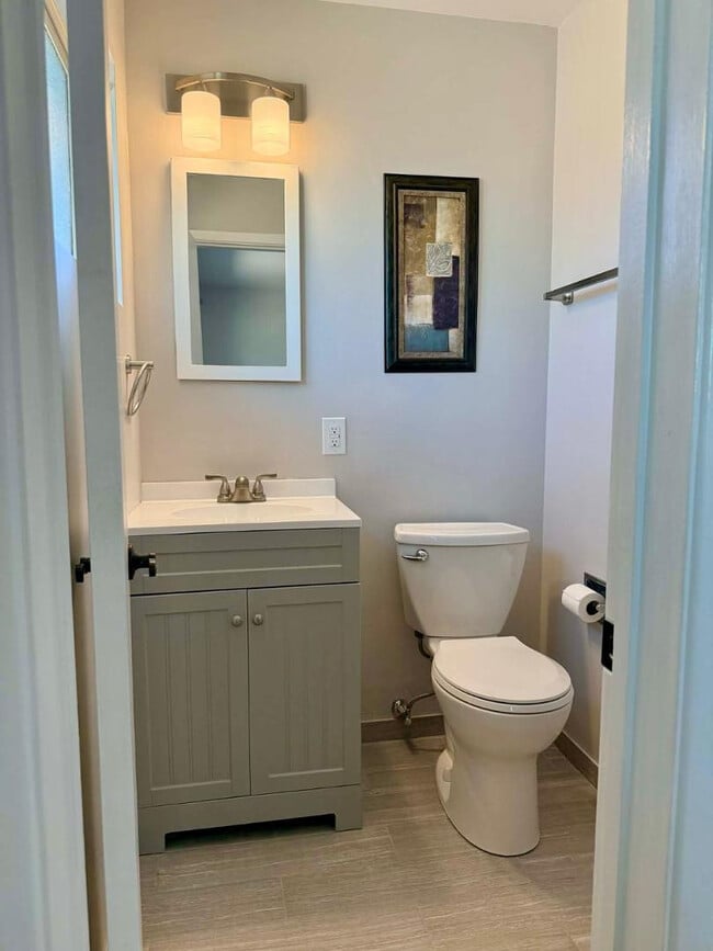 Building Photo - 6607 E Sheridan St