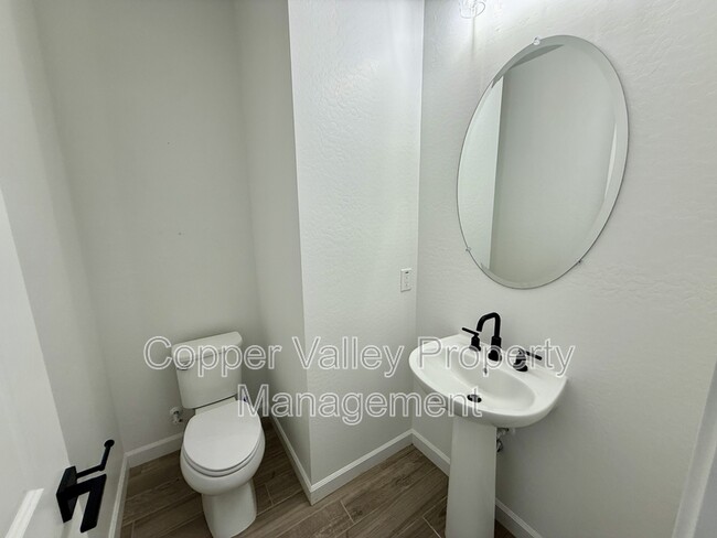 Building Photo - 2034 W Lariat Ln