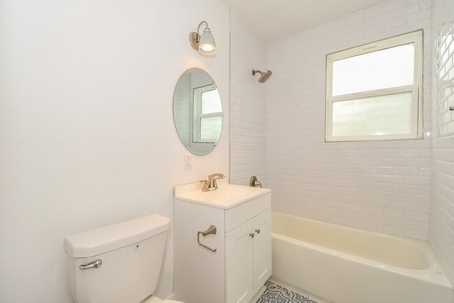 Building Photo - 1762 Orlando Cir N