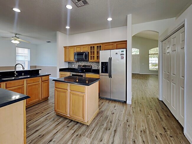 Building Photo - 728 Hardwood Cir
