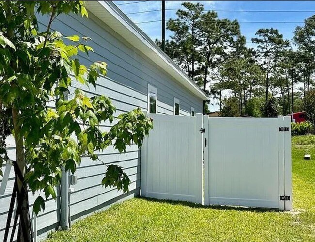 Building Photo - 4511 NW 14th Lp