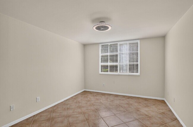 Building Photo - 107 Yacht Club Way